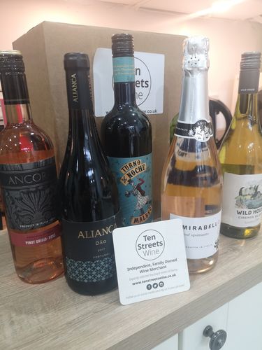 Customer photo review of Ten Streets Wine Mixed Box