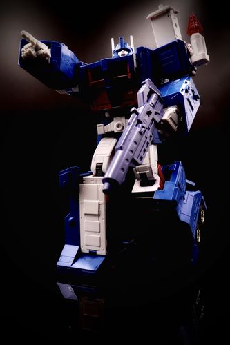 Customer photo review of Toy House Factory THF-04 Hyper Magnum (MP-22 MP22 Ultra Magnus) 30cm