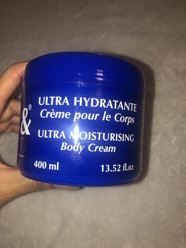 Customer photo review of Fair and White Original Anti-aging Ultra Moisturizing Body Cream 400ml / 13.52 fl oz