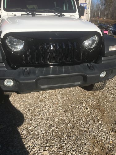 Customer photo review of Vader Grille w/ Mesh - Glossy Black (18-21 Jeep Wrangler JL & Gladiator JT)