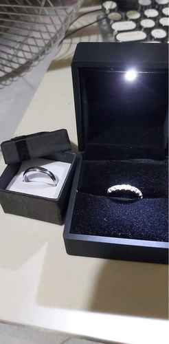 Customer photo review of Minimalist Tres Wedding Rings