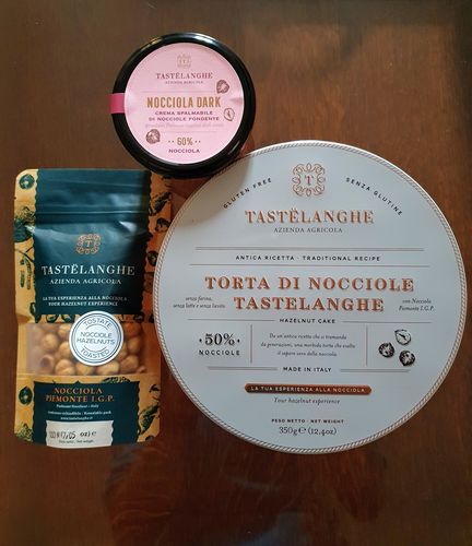 Customer photo review of Torta di Nocciole Tastëlanghe + Crema di Nocciole + Confezione Nocciola "Tostata"