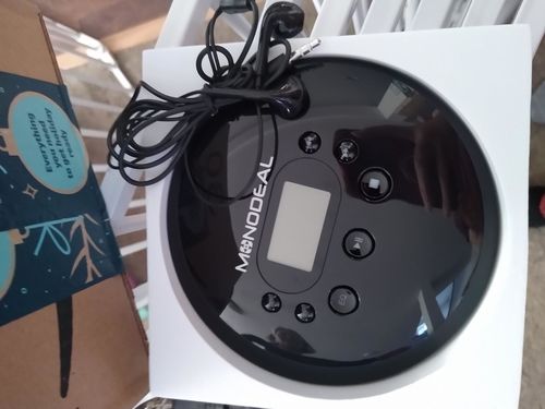 Customer photo review of Monodeal MD102 CD Player Anti-Skip/Anti-Shock Small Music CD Player with Large LCD Display for Cars Adults Kids Students