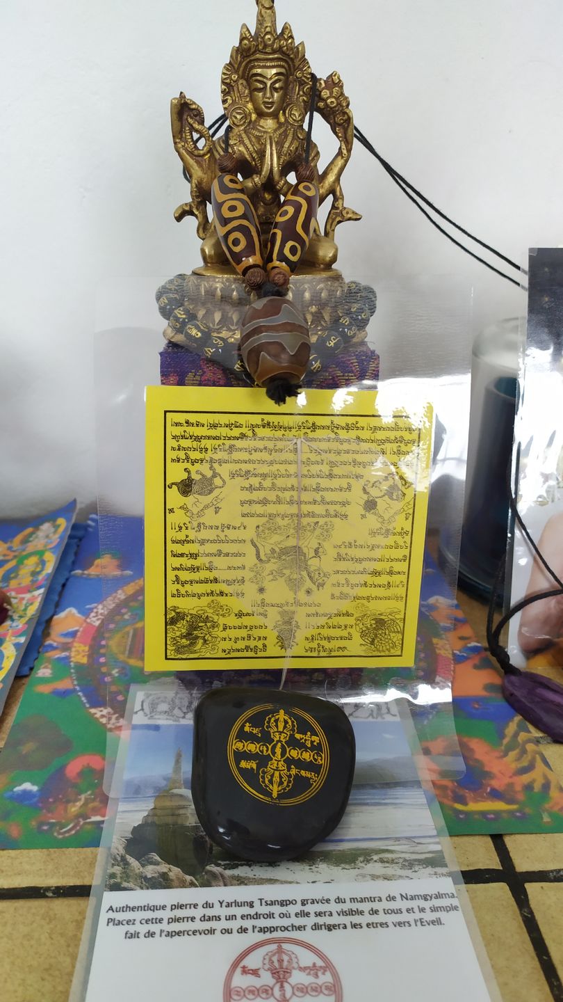 Customer photo review of Pierre sacrée du mont Kailash (Yarlung Tsangpo) - gravée du mantra de Namgyalma A-Ah-Sha-Sa-Ma.