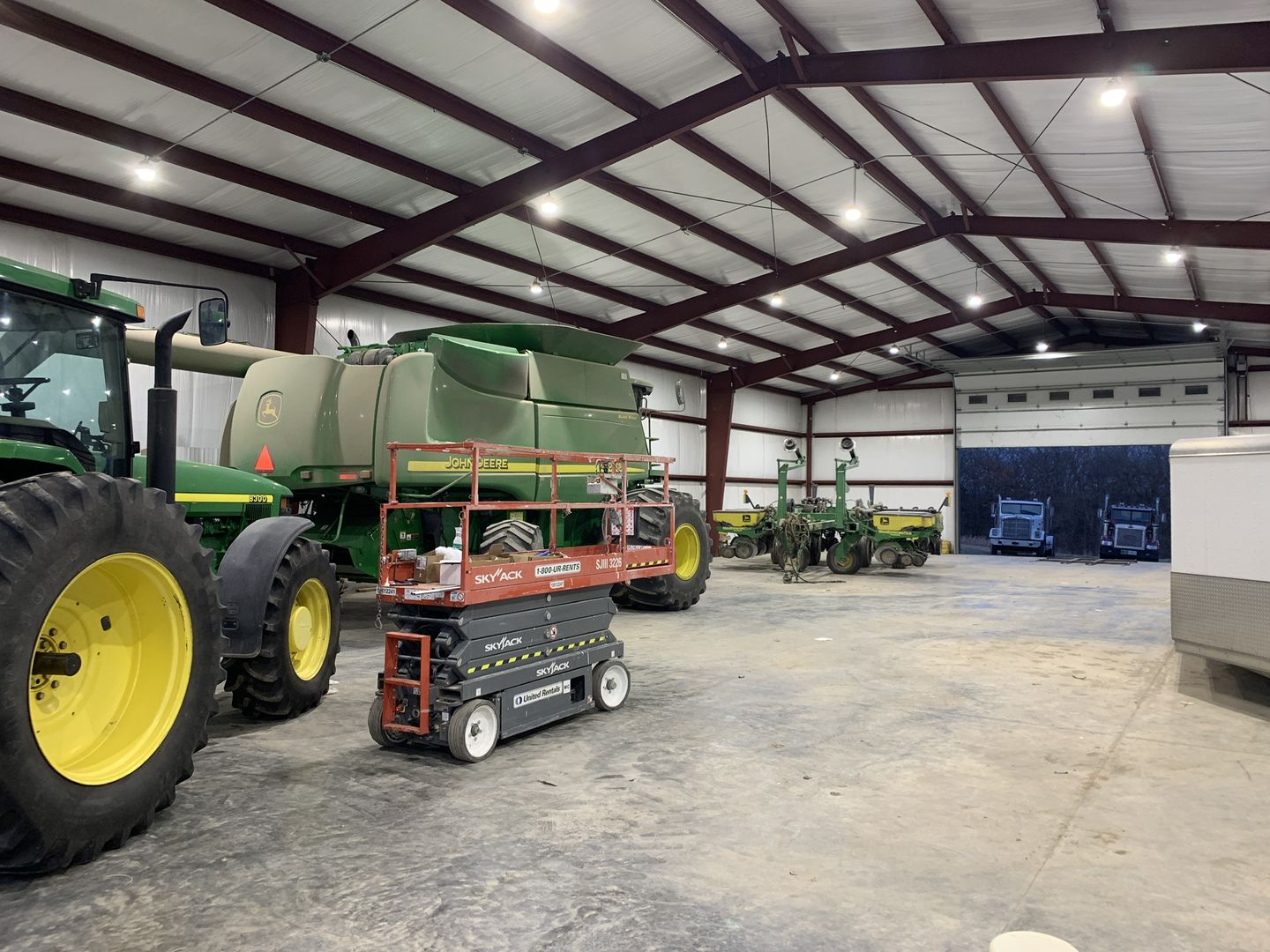 Customer photo review of High Bay LED Light 150W UFO 5700K - LED Warehouse Lighting - 20,098 Lumens