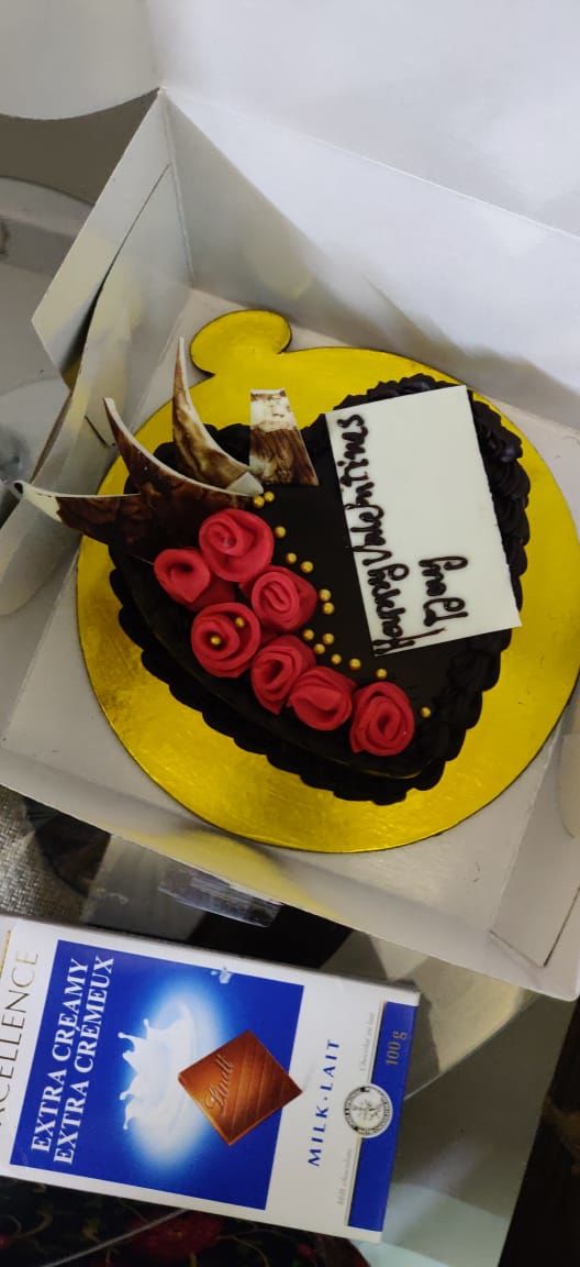 Customer photo review of Roses on Chocolate Heart