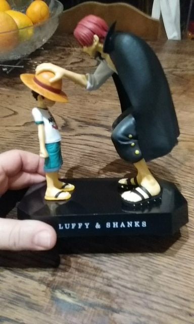 Customer photo review of Straw Hat Luffy & Red Hair Shanks