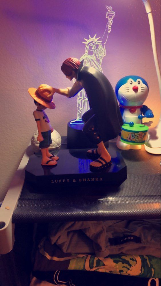Customer photo review of Straw Hat Luffy & Red Hair Shanks