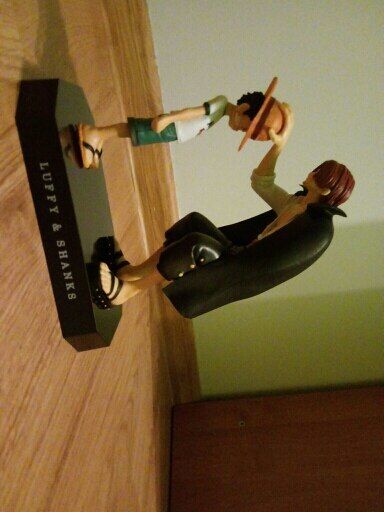 Customer photo review of Straw Hat Luffy & Red Hair Shanks