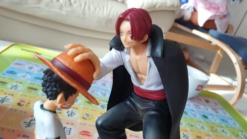 Customer photo review of Straw Hat Luffy & Red Hair Shanks