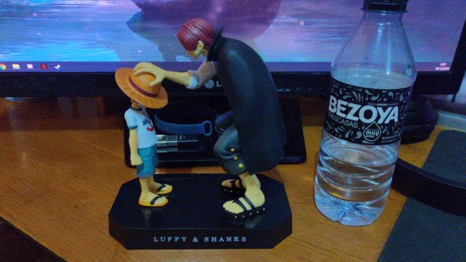 Customer photo review of Straw Hat Luffy & Red Hair Shanks