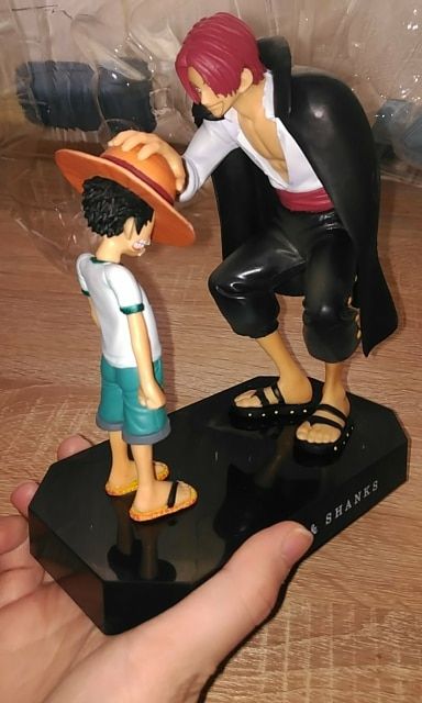 Customer photo review of Straw Hat Luffy & Red Hair Shanks