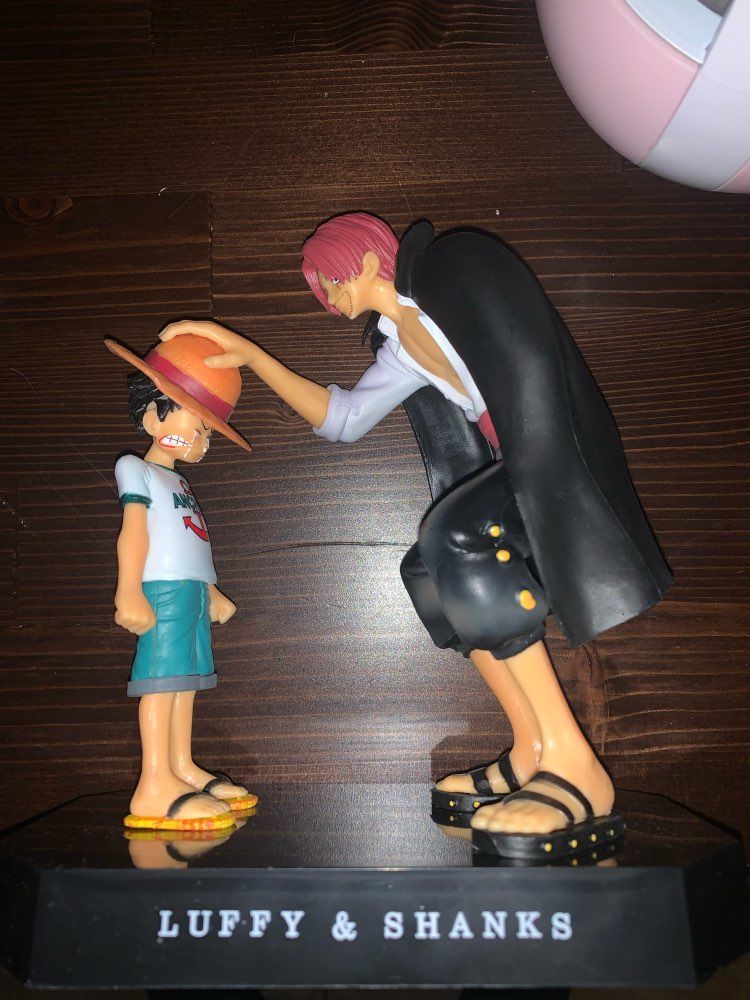 Customer photo review of Straw Hat Luffy & Red Hair Shanks