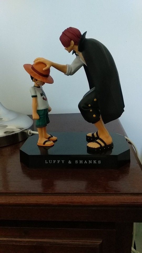 Customer photo review of Straw Hat Luffy & Red Hair Shanks