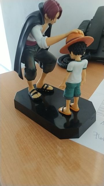 Customer photo review of Straw Hat Luffy & Red Hair Shanks