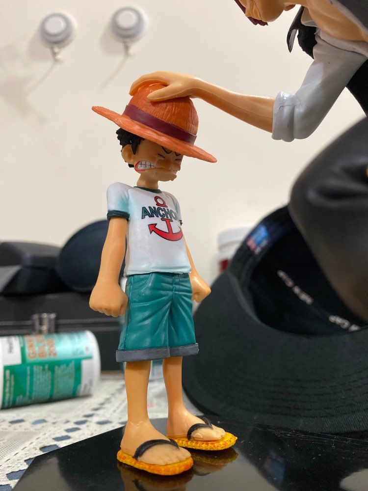 Customer photo review of Straw Hat Luffy & Red Hair Shanks