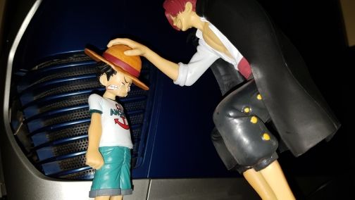 Customer photo review of Straw Hat Luffy & Red Hair Shanks