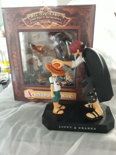 Customer photo review of Straw Hat Luffy & Red Hair Shanks