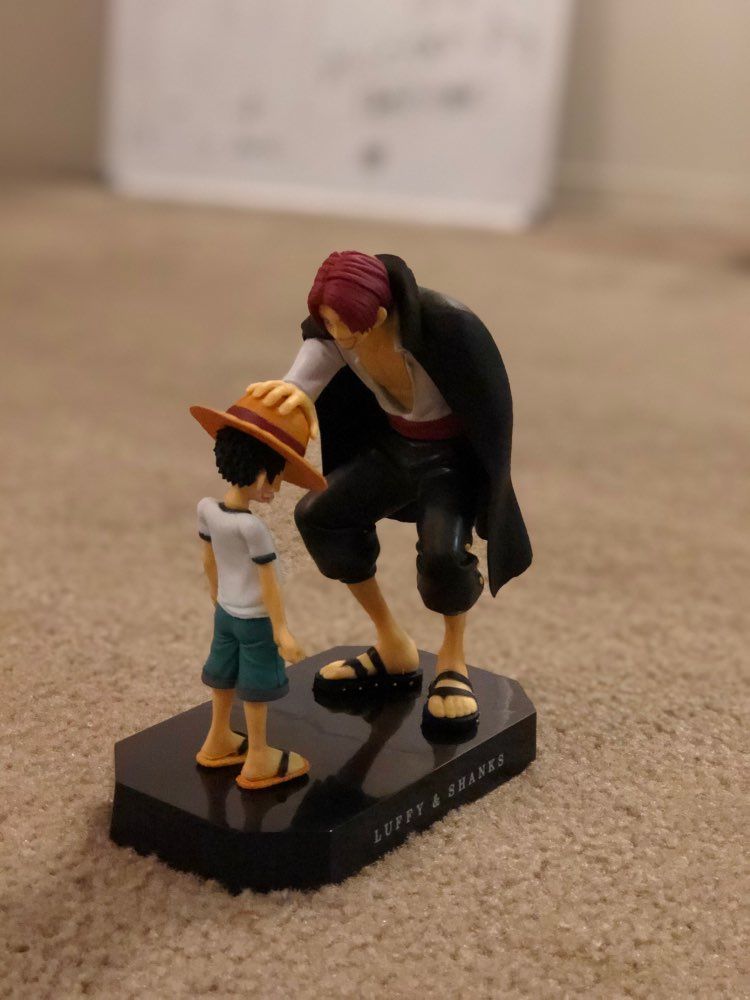Customer photo review of Straw Hat Luffy & Red Hair Shanks