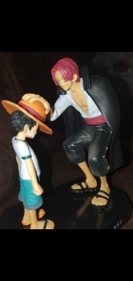Customer photo review of Straw Hat Luffy & Red Hair Shanks