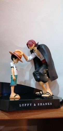 Customer photo review of Straw Hat Luffy & Red Hair Shanks