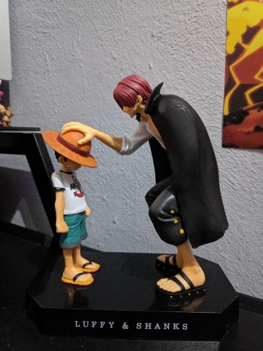 Customer photo review of Straw Hat Luffy & Red Hair Shanks