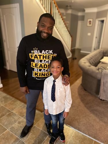 Customer photo review of Father Leader King - Black & Gold Premium Tee