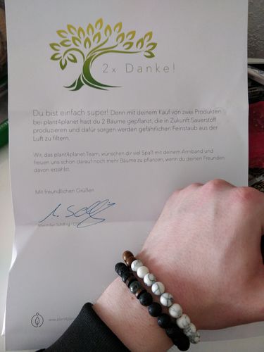 Customer photo review of Zedernholz Armband