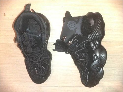 Customer photo review of Hugi Curteys Sneakers