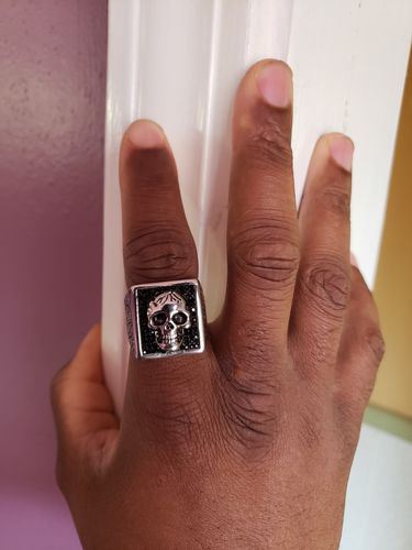 Customer photo review of TREASURE SKULL RING