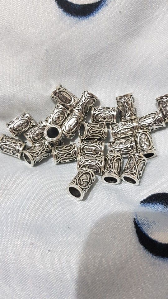 Customer photo review of PERLE VIKING - LOT DE 24 RUNES