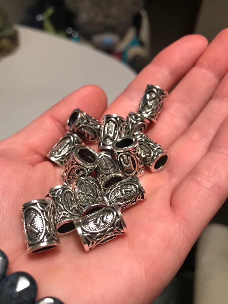 Customer photo review of PERLE VIKING - LOT DE 24 RUNES