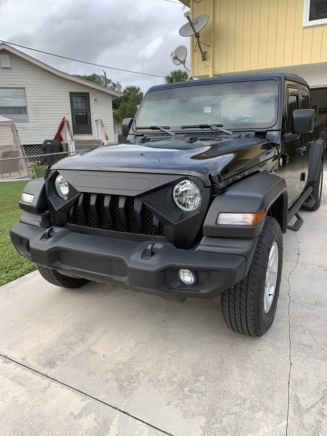 Customer photo review of Demon Grille - Matte Black  (18-20 Wrangler JL & Gladiator JT)