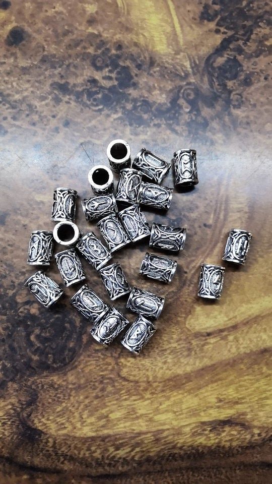 Customer photo review of PERLE VIKING - LOT DE 24 RUNES