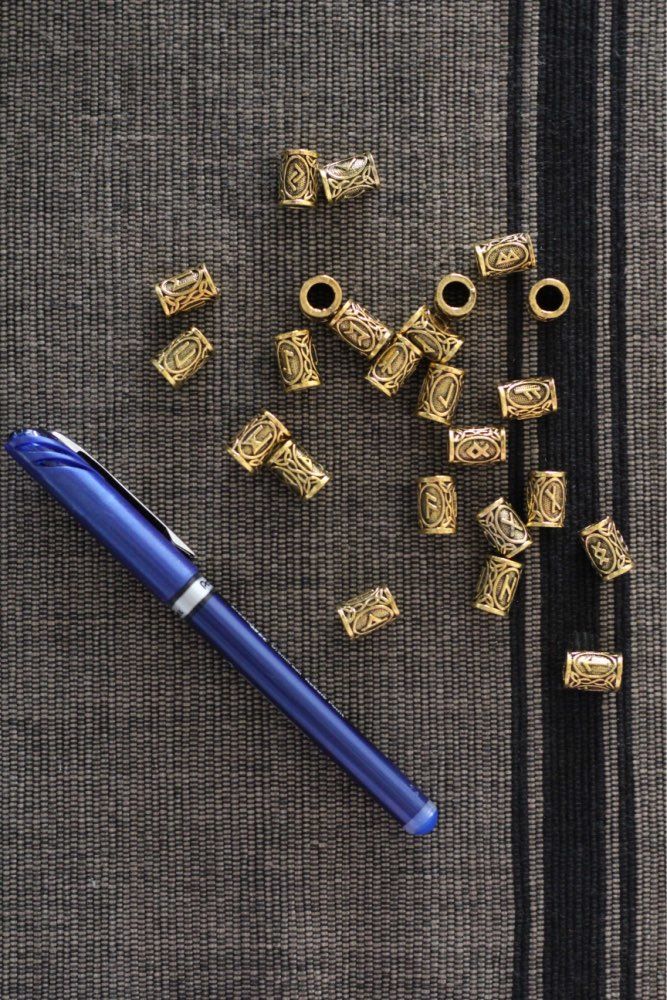 Customer photo review of PERLE VIKING - LOT DE 24 RUNES