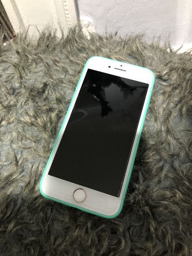 Customer photo review of Apple iPhone 8 64GB Silver Unlocked Refurbished Pristine