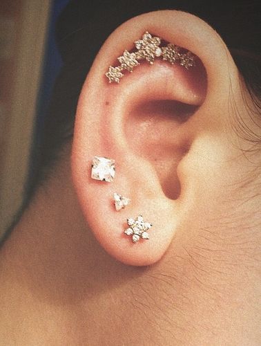 Customer photo review of Flower Curve Top Cartilage Ring