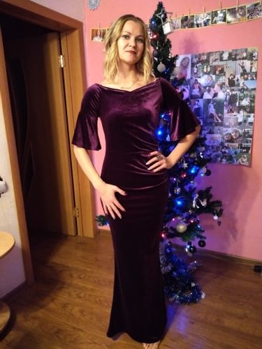 Customer photo review of Off Shoulder Velvet Bell Sleeve Elegant Bodycon Dress