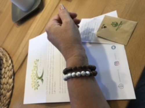Customer photo review of Zedernholz Armband