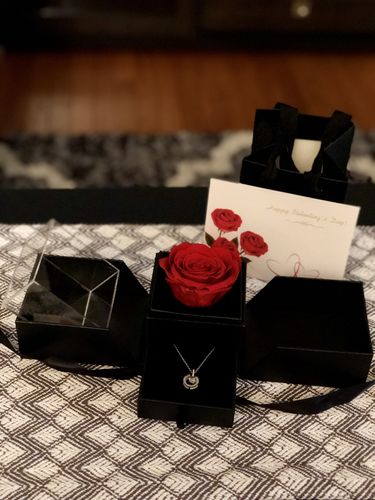 Customer photo review of Forever Blossom Preserved Rose Jewelry Box