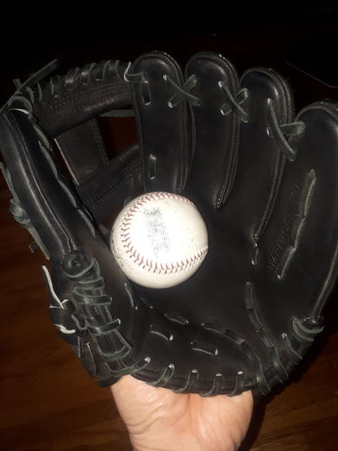 Customer photo review of INFIELD H WEB 11.25" RHT