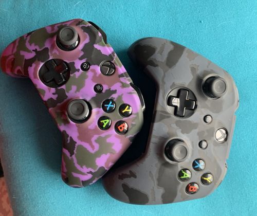 Customer photo review of Purple Haze Camo - XBOX One Controller Skin