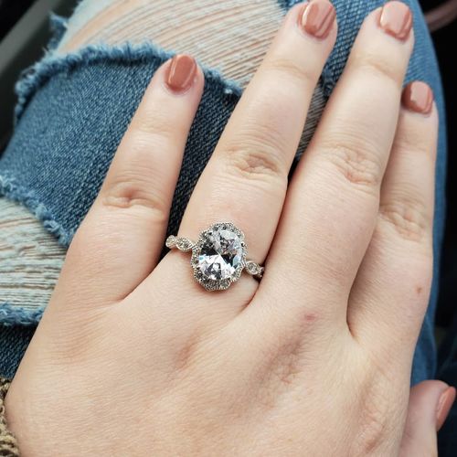 Customer photo review of Louilyjewelry Vintage Art Deco Halo Milgrain Oval Cut Wedding Set