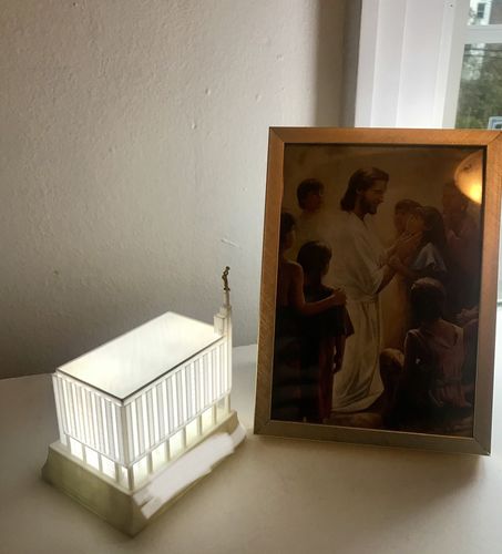 Customer photo review of Manhattan New York Temple Statue