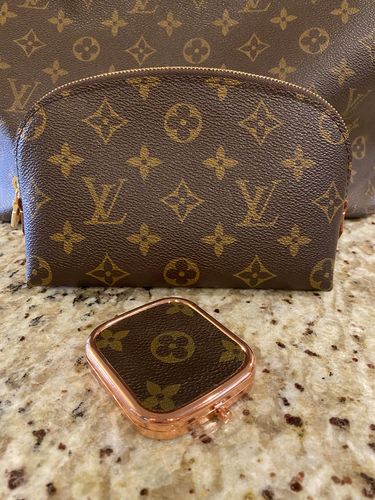 Customer photo review of custom rose gold compact mirror