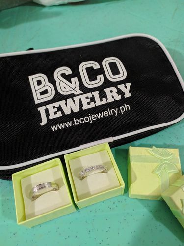 Customer photo review of Minimalist Tres Modified Wedding Rings