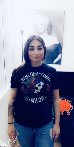 Customer photo review of UNISEX Chingona Como Mi Madre T-Shirt
