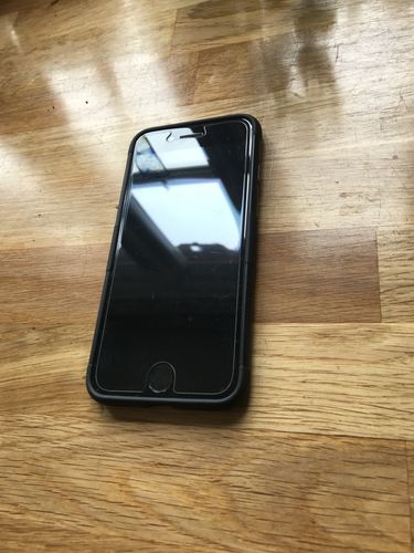 Customer photo review of Apple iPhone 7 32GB Matte Black Unlocked Refurbished Pristine