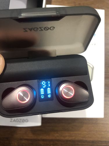 Customer photo review of Zagzog完全ワイヤレスイヤホンTWS-F7 Bluetooth5.0 自動ペアリング 3000mAh充電ケース（アマゾン期間限定 フラッシュセール：1655円）