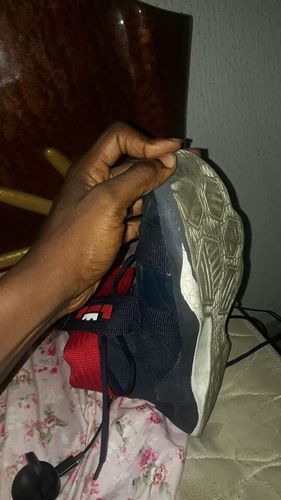 Customer photo review of Gelis Mucio Sneakers